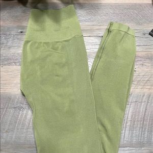 Alphalete dusty green amplify leggings